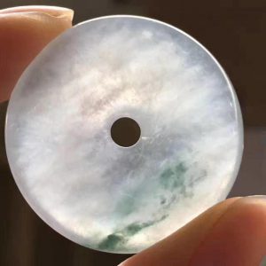 棉絮多的糯冰种翡翠好吗? 内部的棉是怎么产生的